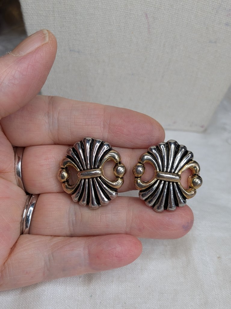 Vintage Twotone Fluted Clipon Earrings Gold  Silver Tone 1 1980s Style
